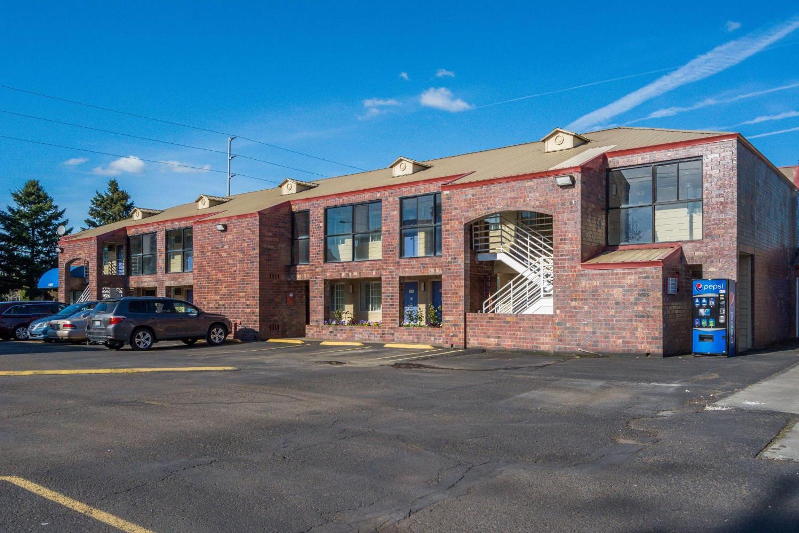 Popular attractions Area Nearby Property